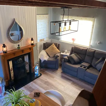 Joe And Mary's Tatil Evi